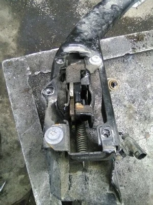 Mini Cooper Clubman 2017 montaje de pestillo de capó izquierdo del conductor Foto 1 de 4