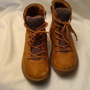 Me Too Stacy faux leather 6M hiking boots. - Picture 1 of 7