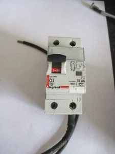 DISYUNTOR DE CIRCUITO RCD DOBLE POLO LEGRAND C32 32 AMP 30mA 07743 - Imagen 1 de 1