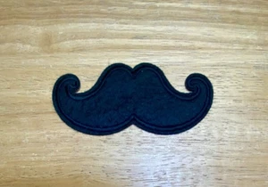 Parche bordado bigote negro para planchar/coser, 4" de ancho por 1,34" h, último - Imagen 1 de 3