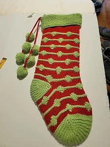 Medias de Navidad tejidas con pompones verde rojo. - Imagen 1 de 5