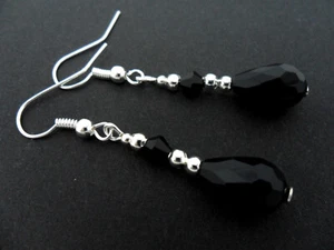 A PAIR DANGLY CRYSTAL TEARDROP SILVER PLATED EARRINGS. CHOICE OF COLOURS. NEW. - Picture 1 of 16
