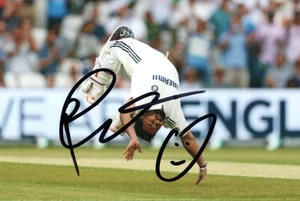 INDIEN CRICKET: RISHABH PANT SIGNIERT 6x4 FLIP CENTURY FEIER FOTO + COA - Bild 1 von 1