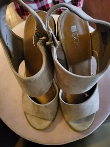 DOLCETTA Claire womens taupe comfy dress shoes size 9. heel size 3.5 inch EUC - Picture 1 of 5