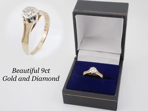 Vintage 1976 9ct Hallmarked Gold and Diamond Ring Beautiful Setting - Picture 1 of 9