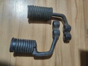 OEM Suzuki GT250 X7 Rider Footpegs L+R - Picture 1 of 5
