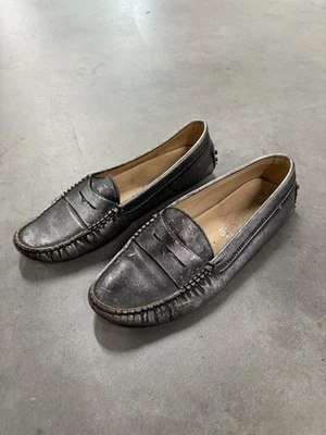 Mocasín TODS para mujer Gommino Penny talla 37,5-6,5/7 plateado plano para conducir Foto 1 de 4