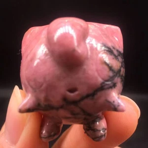 Pietra di Rodonite Naturale Cristallo Quarzo Intagliato Jigglypuff Decorazione Guarigione 61g - Foto 1 di 8