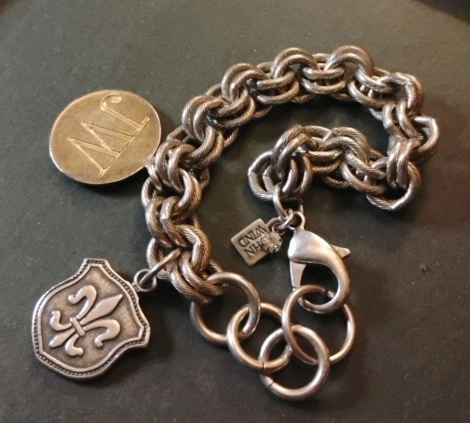 Vintage JOHN WIND Chunky Fleur De Lis e Berloque "JW" Tom Dourado 7"+ Pulseira! - Imagem 1 de 4