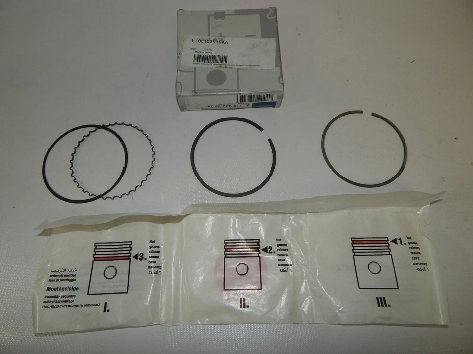 Nuevo OEM MOPAR 2011 Dodge Dakota 04-08 Chrysler Crossfire Motor Pistón Anillo Kit Foto 1 de 4