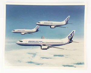 Boeing 737-400 8 x 10 Vintage 80's Aviation Press Photo Jet Airplane Action Pic - Picture 1 of 2