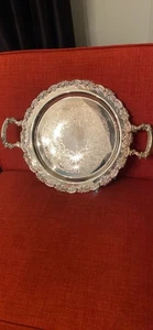 "Bandeja redonda plateada vintage Oneida con asas filigrana floral 19""" - Imagen 1 de 4