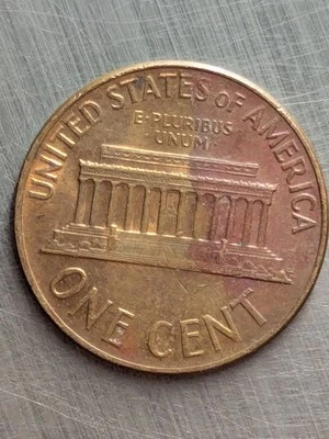 1966 1c Memorial Cent 2 Toned Half Red Copper L On Rim Misaligned Dies Error - Image 1 of 4