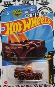 2023 Hot Wheels - Batman 1/5 - Serie TV classica Batmobile Tooned NUOVO ROSSO - Foto 1 di 1