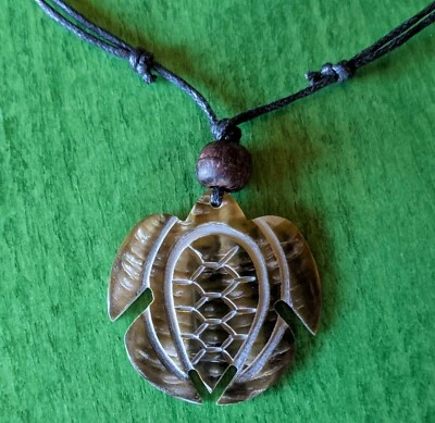 Echte Handarbeit Schildkröte Turtle Muschel Perlmutt Amulett Anhänger Kette neu - Bild 1 von 2