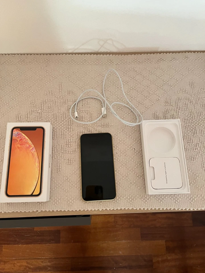 Iphone XR 64gb Giallo Ottime condizioni Senza cavo di ricarica lightning - Immagine 1 di 4