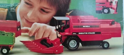 Brand New in Box. Red Siku Combine Harvester 1024. See Photos & Description.  - Image 1 of 4