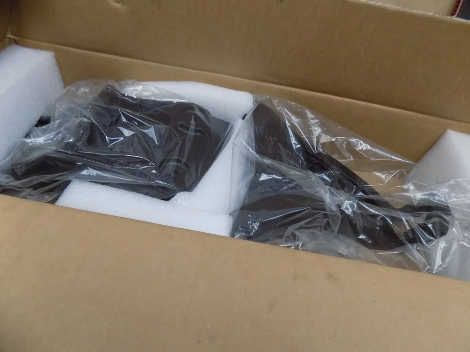 GENUINO Land Rover Discovery 5 montaje en escalón lateral derecho BKTHY3MR Foto 1 de 1