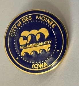 Pin de solapa ancha City of Des Moines Iowa “All American City” 3/4” - Imagen 1 de 3