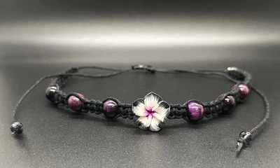 Gargantilha de cânhamo olho de tigre roxo flor plumeria preta e roxa feita à mão - Imagem 1 de 2