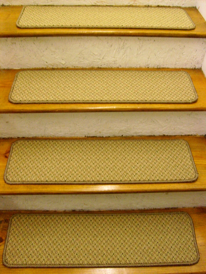 13 = 步 9 英寸 x 30 英寸 + LANDING 27 英寸 X 30 英寸楼梯踏板编织地毯。 — 第 1/4 张图片