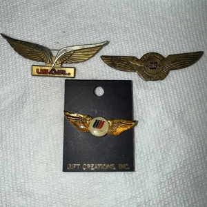 2 United Air Lines & US AIR Vintage Future Pilot Stewardess Wings Pins - Picture 1 of 9