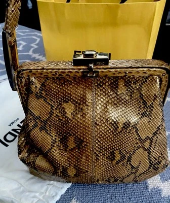 Bolsa de pele de cobra vintage dourada Fendi  - Imagem 1 de 4