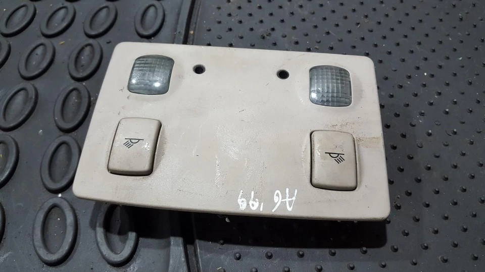 Luz interior delantera Audi A6 1998 usada, ak2 #171416-23 Foto 1 de 1