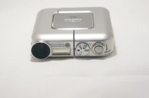 Nikon COOLPIX SQ 3.1MP Digital Compact Camera w/ 3x Optical Zoom - Picture 1 of 10