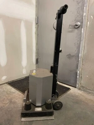 Электрическая орбитальная шлифовальная машина/полировщик пола 2016 Essex Silverline 1218R - Изображение 1 из 4