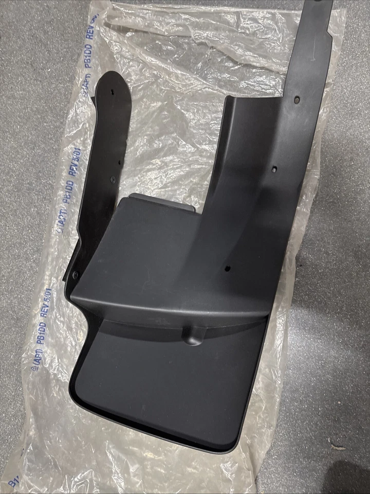 Protetor de lama genuíno - Ford Explorer 202-2005 1L2Z-16A550-AAD - Imagem 1 de 4