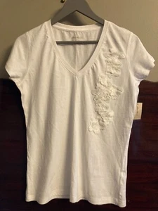 Eddie Bauer V-Neck White T-Shirt w/Floral Applique Size S - Picture 1 of 6