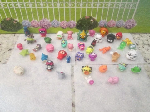 Mini Rubber Figures Mixed Lot Toys Star Wars, Disny Doorables, Moshi Monsters + Cover