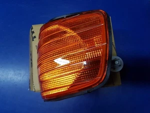 Mercedes W126 SEC - Front Indicator Lens left amber - 000 820 92 21, 0008209221 - Picture 1 of 6
