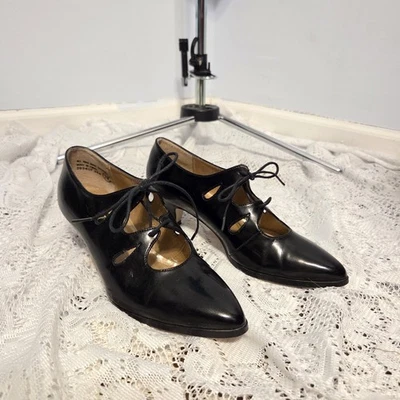 Tacones It's Happening Vintage charol negro con cordones talla 7M Foto 1 de 4