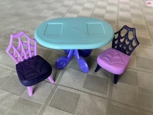 Disney Jr. Vampirina Scare B&B Haus Schloss Ersatzteil Tisch & 2 Stühle - Bild 1 von 4
