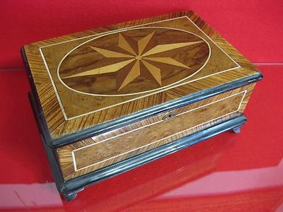 Historismus Nussbaum Kasten Truhe Intarsien Schatulle Kästchen Kommode Gründerze - Image 1 of 4