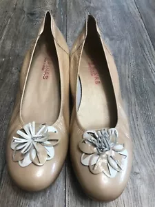 Sabrinas Womens Kitten Heel Ballet Flats with Flower Detail Made in Spain Sz 7.5 - Picture 1 of 6