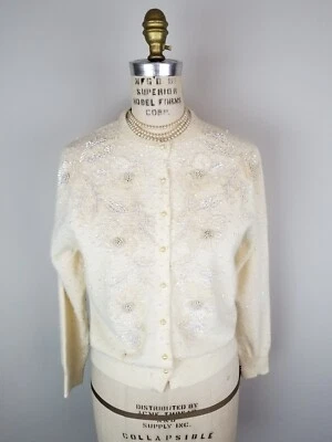Cárdigan de lana de cordero angora amarillo mantequilla pálido lentejuelas y cuentas años 50 vintage Foto 1 de 4