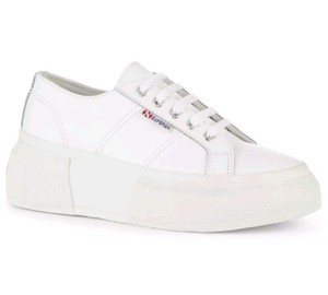 Sneakers alte da donna Superga, Collezione Primavera 2022 - Stileo.it