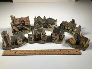 Gruppe von 7 Asst. David Winter Cornish Cottage Handwerker Schuster Miniatur Häuser - Bild 1 von 12