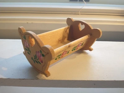 Casa de muñecas miniatura cuna de madera rosas pintadas Italia 228a B75st Foto 1 de 4