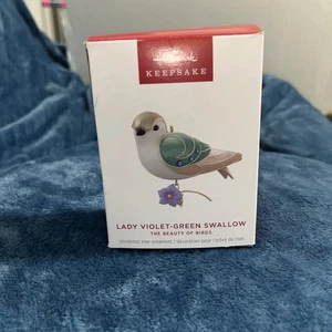 2024 Hallmark Keepsake Lady Violet Green Swallow LIMITED EDITION Beauty of Birds - Bild 1 von 5