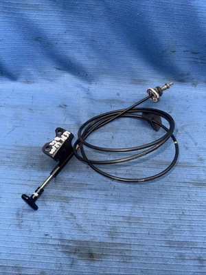 Cabo de liberação de trava de capô 90-96 Nissan 300zx Z32 fabricante de equipamento original - Imagem 1 de 4