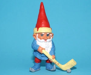 DAVID THE GNOME GNOMES OF THE WORLD ICE HOCKEY PLAYER 1983 BRB STARTOYS - Bild 1 von 2