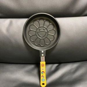 Takashi Murakami Designed flower Dot flower Pancake Frying Pan only 13.3cm - Picture 1 of 6
