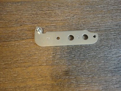 Original upper hinge For Magic Chef Microwave HMM990ST2 0.9 CU FT - Image 1 of 2