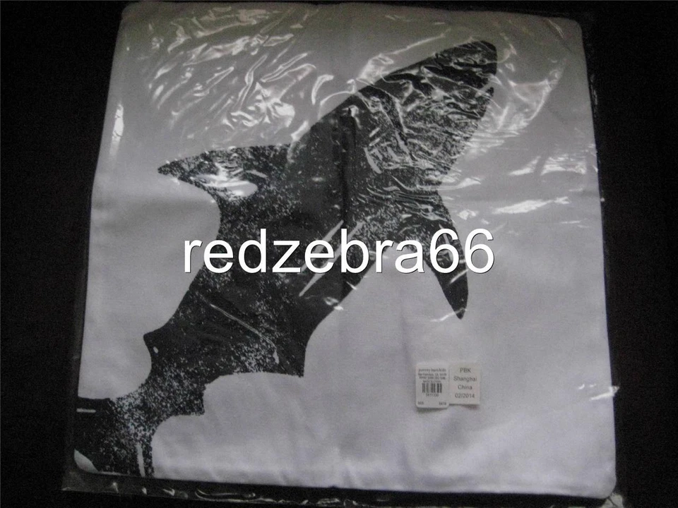 UNA funda decorativa de tiburón de verano Preppy Pottery Barn para niños falsa/almohada NUEVA Foto 1 de 1