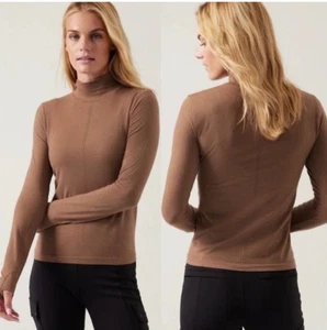 Capa base cuello alto sin costuras Athleta Ascent L lana elástica bronceada agujero para el pulgar esquí - Imagen 1 de 12