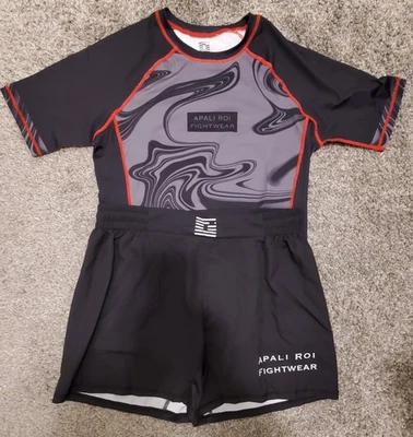 APALI ROI FIGHTWEAR "SIGNATURE" SHORTS, S/S BLACK "ABSTRACT" RASHGUARD BJJ SET  - Image 1 of 4